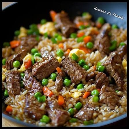 Arroz saltado con carne en tiritas